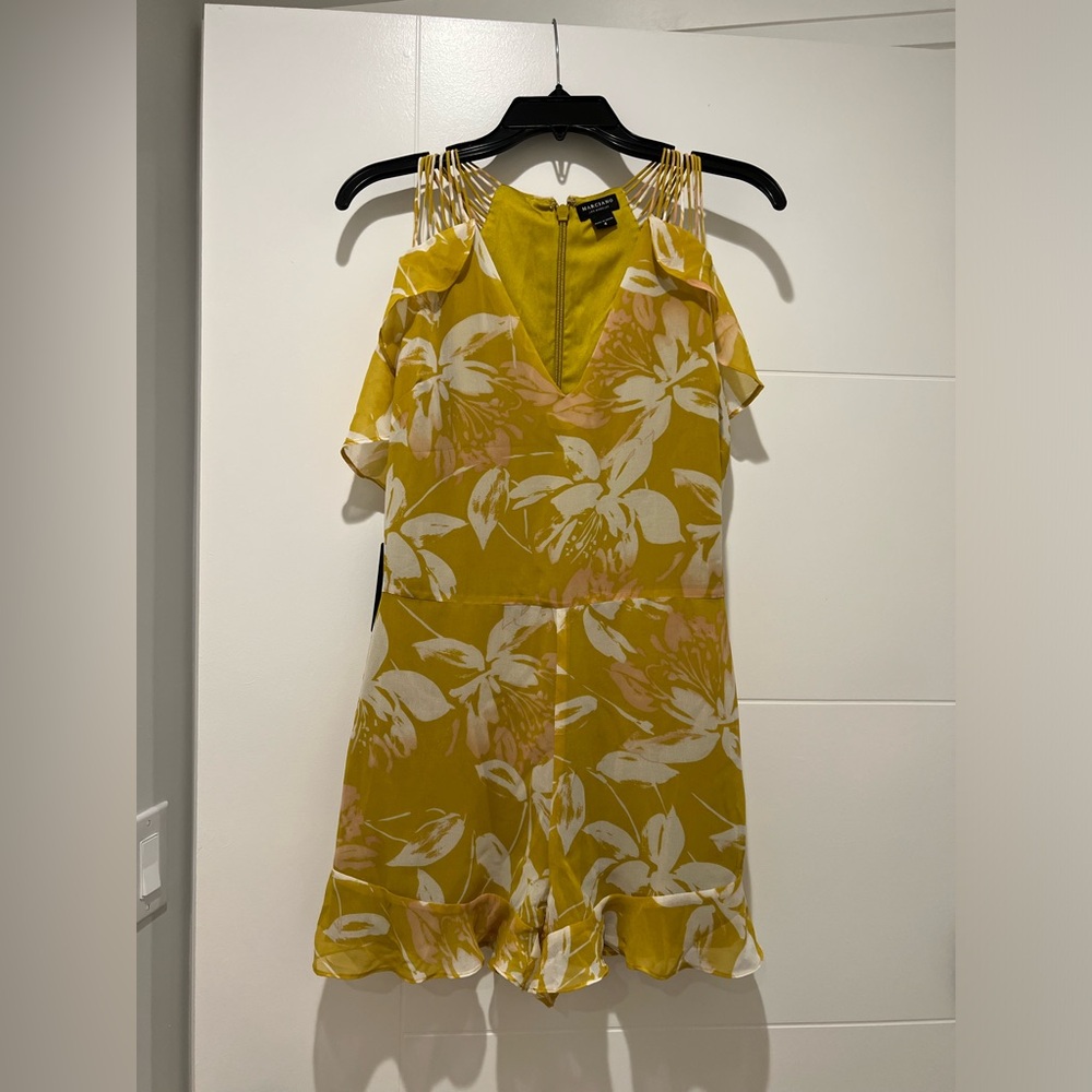 Marciano Desert Bloom Yellow White Shorts Size 4, New with tag.